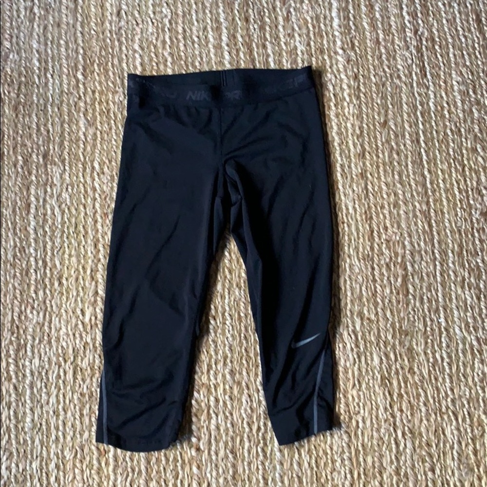Nike pro knee length leggings